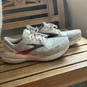 Men’s brooks